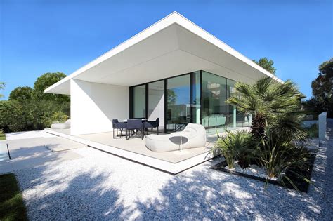 Villa, villa fiyatları, villai hakkında internet sitemiz tatil budur.com'dan bilgi alabilir ve en uygun fiyatlar ile rezervasyon yaptırabilirsiniz. Jesolo Lido Beach Villa | JM Architecture | Archello