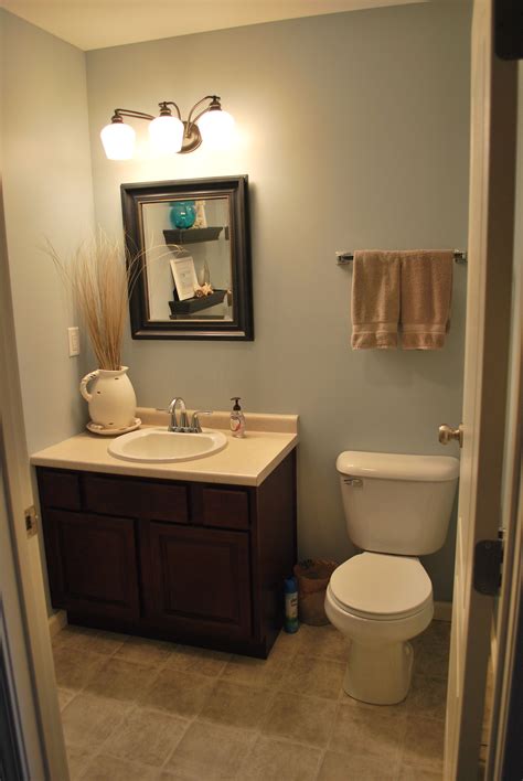 10 Decorating Ideas For Half Bathrooms Decoomo