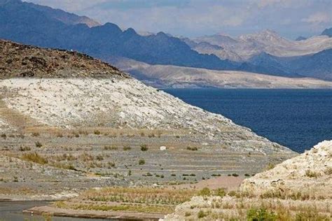 Water Levels At Nevadas Lake Mead Drop To New Low Low Water Save