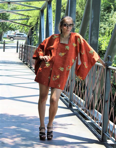 Vintage 70s short kimono robe: Kimono Robe | S/M, Kimono Robe Women, Short Kimono, Kimono Jacket ...