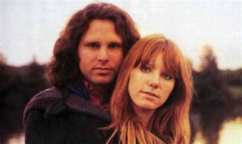 Jim Morrison Y Pamela Courson En París Cínicos De Sinope