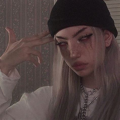 𝖕𝖗𝖊𝖙𝖙𝖞 𝖆𝖓𝖉 𝖙𝖎𝖗𝖊𝖉 posts tagged emo bad girl aesthetic grunge photography grunge girl