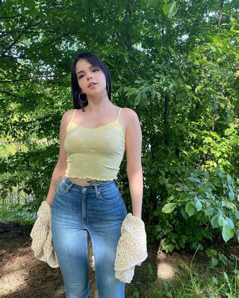 braless outfit for the picnic r braless