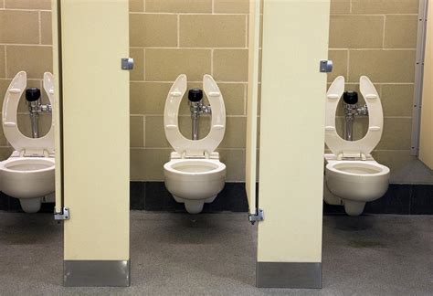 7 Etika Menggunakan Toilet Umum Yang Wajib Diketahui