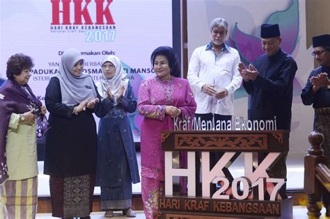 The complex displays the craftsmanship of the malaysians. DS Rosmah Mansor Rasmi Hari Kraf Kebangsaan 2017