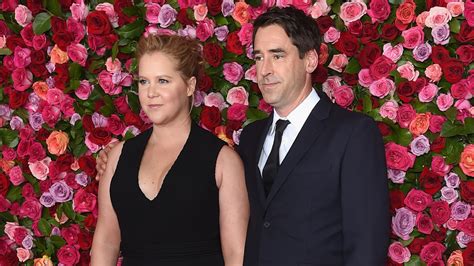 Amy Schumer Announces Shes Pregnant In The Most Amy Schumer Way