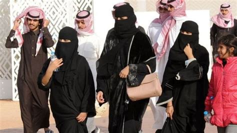 В Саудовской Аравии женщины протестуют против ограничений в выборе