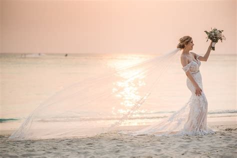 a gorgeous sunset beach wedding in roatan bay island sunset beach weddings beach wedding