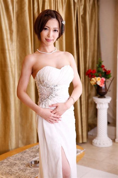 kimishima mio ／ 君島みお sensual asia models asian hotties asian beauty eye candy wedding dresses