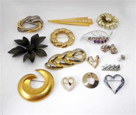 Vintage Costume Jewelry Destash Brooches And Pins Vintage Costumes