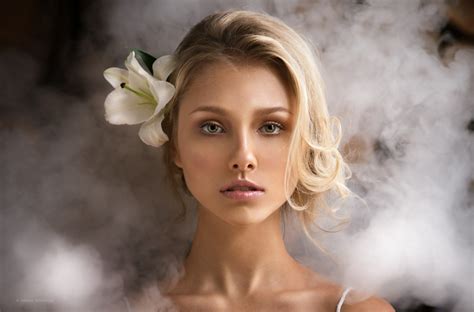 If your skin is warm, your rose gold should be more on the warm peach side. Wallpaper : face, women, blonde, long hair, short hair ...