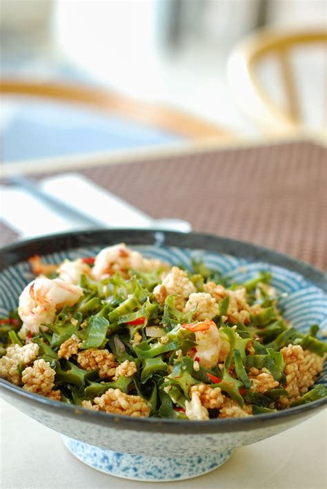 Winged beans are said to prefer clay to sandy soils. Only Slightly Pretentious Food: Recipe: Four-Angled Winged ...