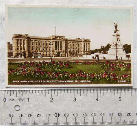 1951 Postcard Buckingham Palace And Queen Victoria Memorial London On