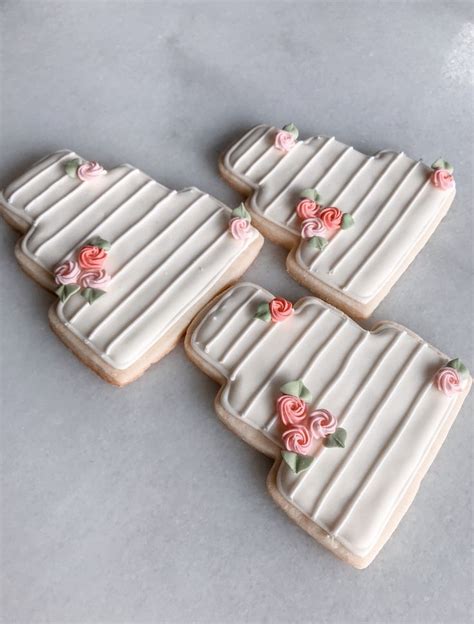 Wedding Cake Cookie Favors In 2021 Wedding Cake Cookies Wedding Cookies Sugar Cookies Decorated