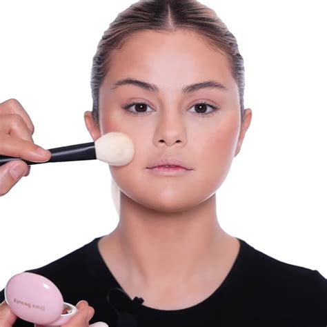 how to apply makeup to a round face