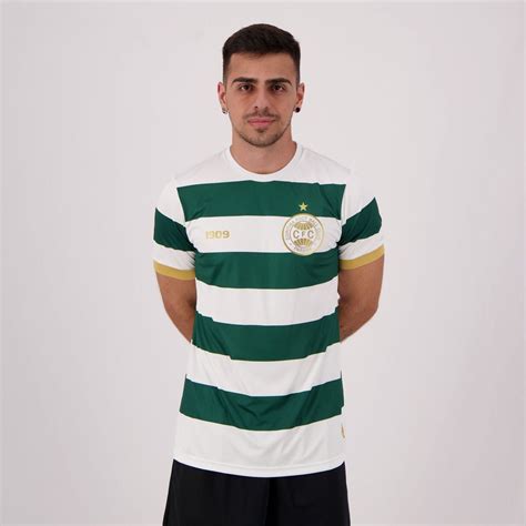 Compre agora com desconto no pagamento à vista ou parcele em até 10x sem juros no cartão de crédito. Camisa 1909 Sports Coritiba Comemorativa - FutFanatics