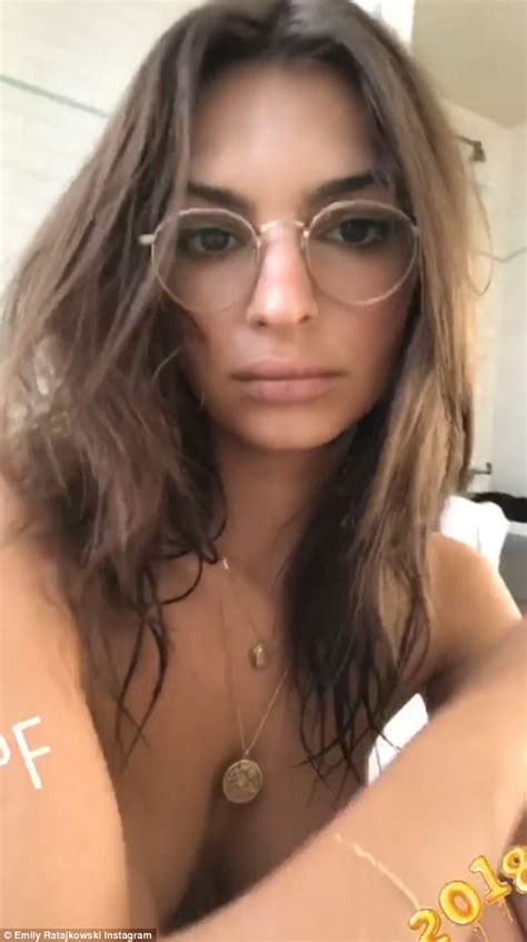 Topless Emily Ratajkowski Sensually Grooves To Music Daily Mail Online