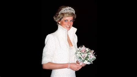 Princess Diana 15 Unforgettable Fashion Moments Chicago Tribune