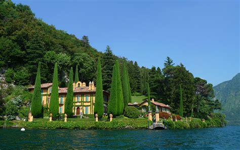 Puede funcionar como adverbio, como conjunción y como preposición. A Lake-side Gelato at Lake Como | Tourist Destinations