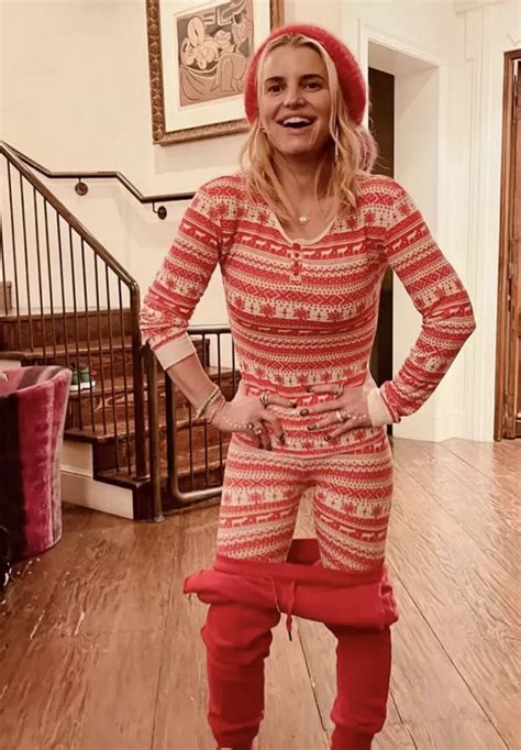 Jessica Simpson Shows Off Her 100 Pound Weight Loss In Festive Snap