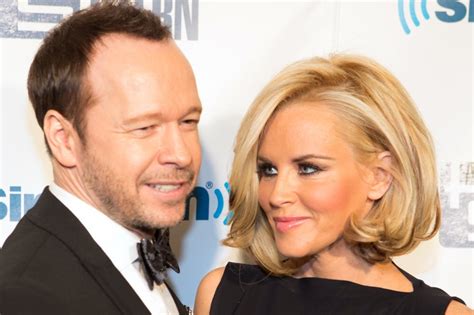Jenny Mccarthy On Why She Might Have Applebees Do Her Wedding