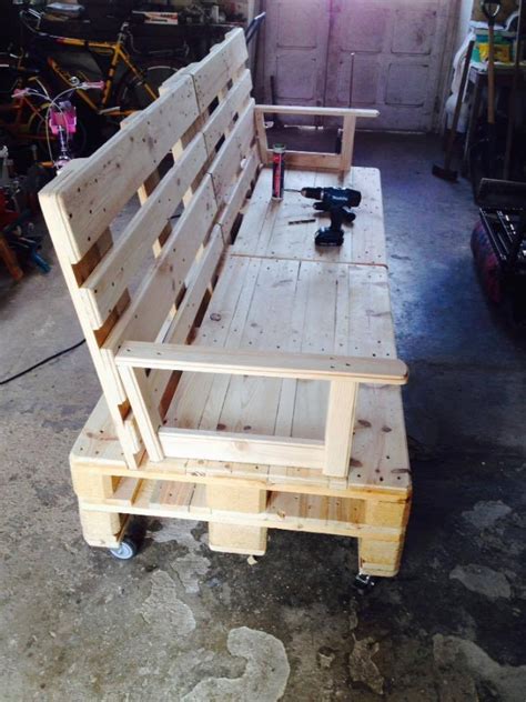 Build a sofa with step by step how to. DIY Pallet Sofa on Wheels | Pallet Ideas