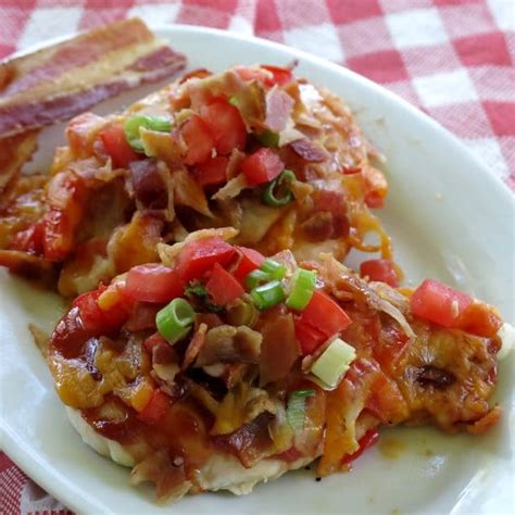 This skillet monterey chicken is just what you want to make for dinner tonight…trust me! Monterey Chicken Recipe - The Dinner-Mom