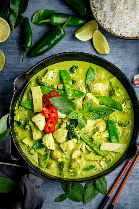 Thai Green Chicken Curry Recipe Nickys Kitchen Sanctuary