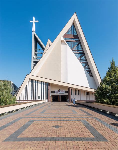 Pin By Abbi Kipanji On Architecture Church Architecture Modern