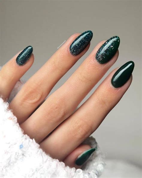 27 Stunning Forest Green Nails To Obsess Over In 2023