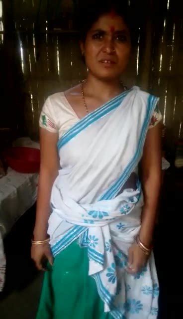 Village Bhabhi Lift Sari And Showing Pussy Desi Old Videos Hdsd Mmsdose