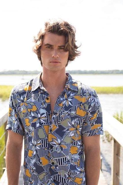 Who Plays John B On Netflixs Outer Banks Chase Stokes Facts
