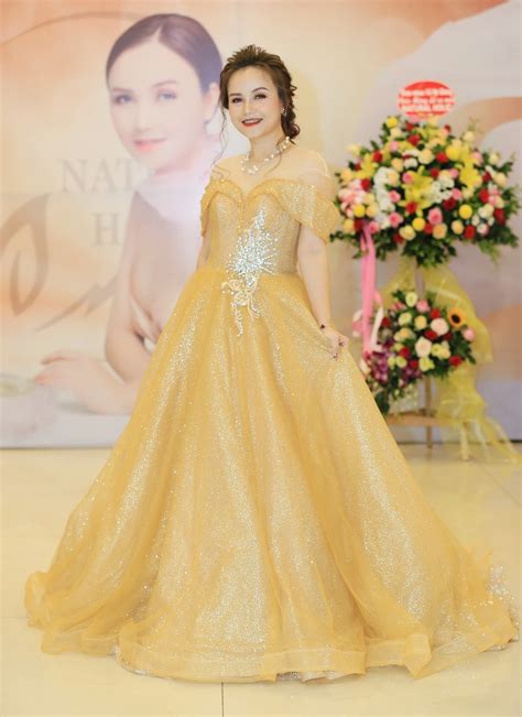 Được biết, đào hoàng yến đã báo công an và cung cấp toàn bộ video cho cơ quan chức năng. Diễn viên 4 đời chồng Hoàng Yến: "Người như NSƯT Trung Anh ...