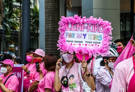 Massive Crowd At Leni Kiko Pasig Rally Fills The Air With Love Vera Files
