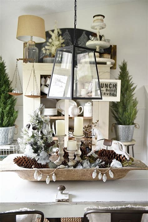 We've got you covered with plenty of festive ideas, from edible snowmen and gingerbread trees to decorative stars. Christmas Dough Bowl Centerpiece - Liz Marie Blog