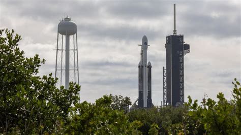 Spacex Falcon Heavy Launches X 37b One Of The Us Military S Best Kept Secrets
