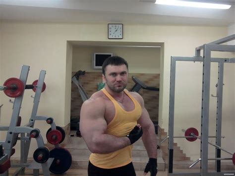 muscle male model andrey kuharchuk at the gym