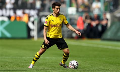 Pech für die düsseldorfer gegen teilweise pomadig spielende dortmunder. Raphaël Guerreiro's immediate Dortmund future remains in doubt