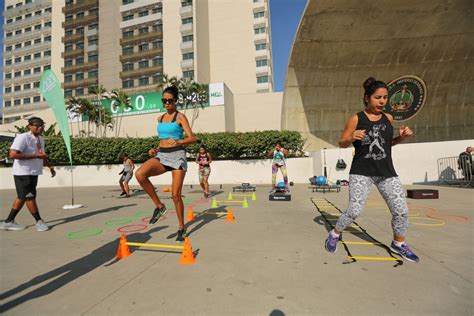 Movimentação Leva Atividades Esportivas E De Bem Estar Para A Barra Da Tijuca Zona Oeste Do Rio