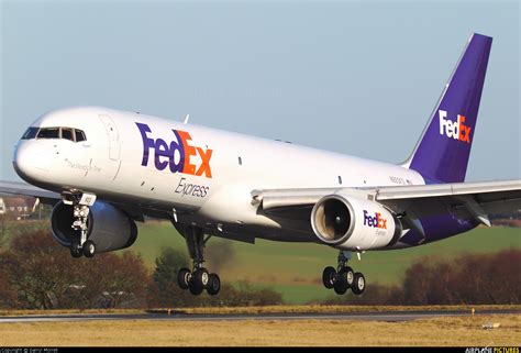 N923fd Fedex Federal Express Boeing 757 200f At London Luton