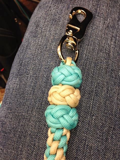 I highly recommend that you couple this tutorial with the article below, for it does have additional useful information on the knots used, as well as images of the process itself. The Paracord Cowboy: Dog Leash