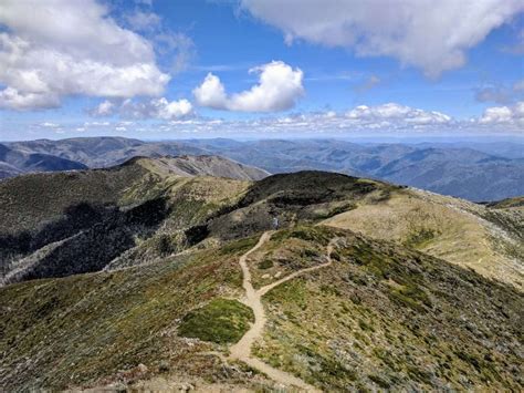 Mt Feathertop Via Bungalow Spur Track Alpine Np Victoria Hiking Scenery