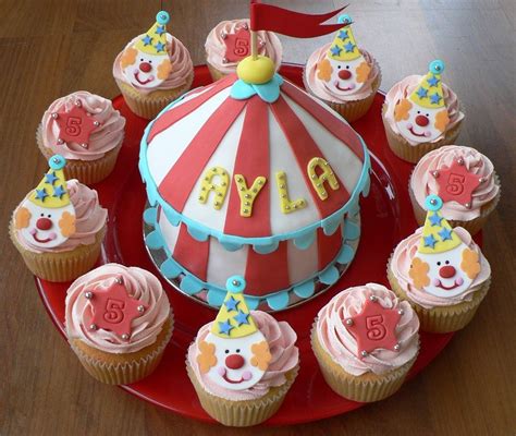 Big Top And Circus Cupcakes Carnival Cupcakes Circus Carnival Party