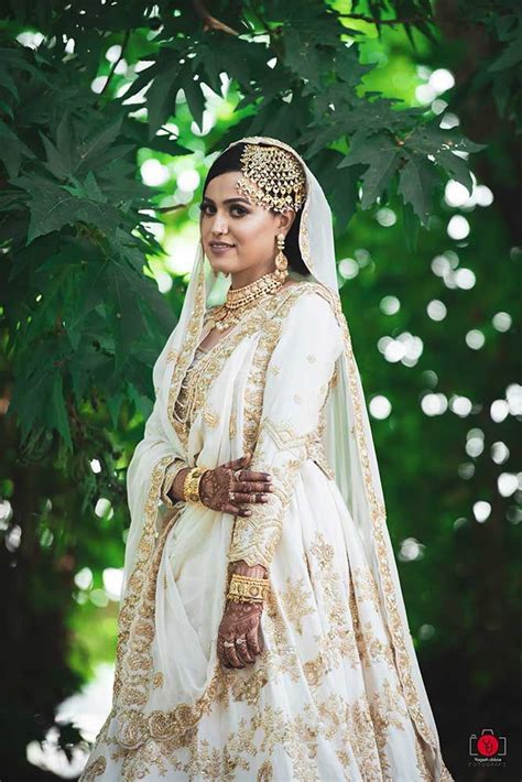 A Traditional Kashmiri Wedding With Bride In Unconventional Jewellery