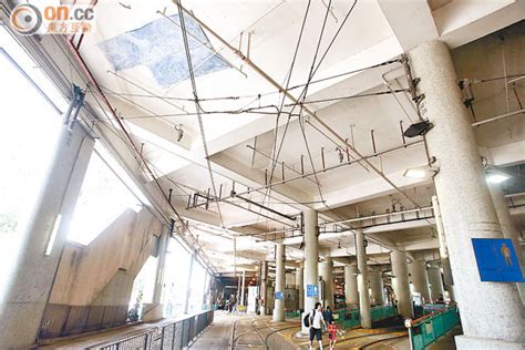 釣魚活動在香港歷 史久遠，在碼頭、堤壩、礁石、河邊 ， 甚至魚排，均是適合釣魚的地方。 屯門至赤鱲角連接路及屯門西繞道計劃的目的是提供新界西北與大嶼 山之間的一段直接道路，連接港深西部通道、新界西北的港口後勤地區、屯門 內 河. 屯門碼頭總站塌天花 - 東方日報
