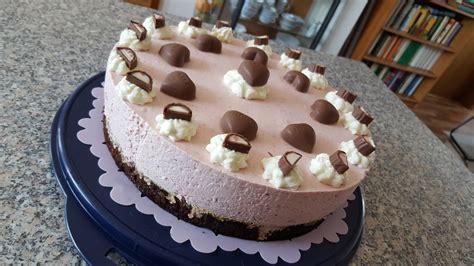 Und gleich sind die yoguretten alle oo'' #datpluralofdoom #yoguretten. Erdbeer-Yogurette-Torte mit Nussboden von CupCakes92 ...