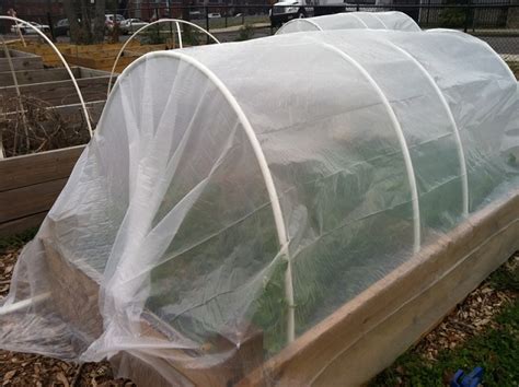 It serves as garden bed fence to prevent animals from attacking your crop. Learn How to Make a Raised Garden Bed Cover | Home Design ...