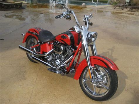 In this case, the term convertible refers to the fact that this softail cvo can easily be transformed from a custom tourer to a custom cruiser in mere minutes. FS 2011 CVO Softail Convertible FLSTSE2 - Harley Davidson ...