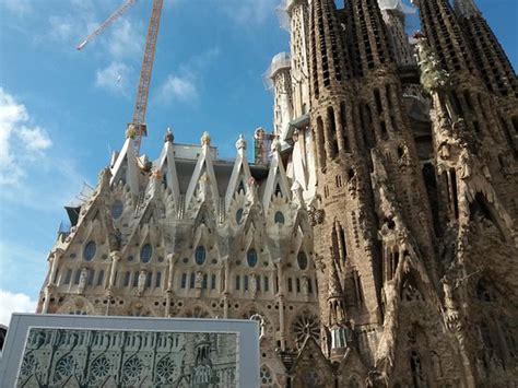 Placa De Gaudi Barcelona 2019 All You Need To Know Before You Go With Photos Barcelona