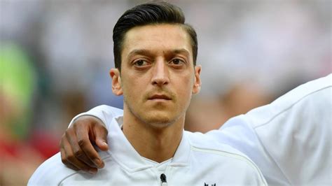 Imprint data protection liability disclaimer. Mesut Özil: Darum singt er die Nationalhymne nicht mit ...